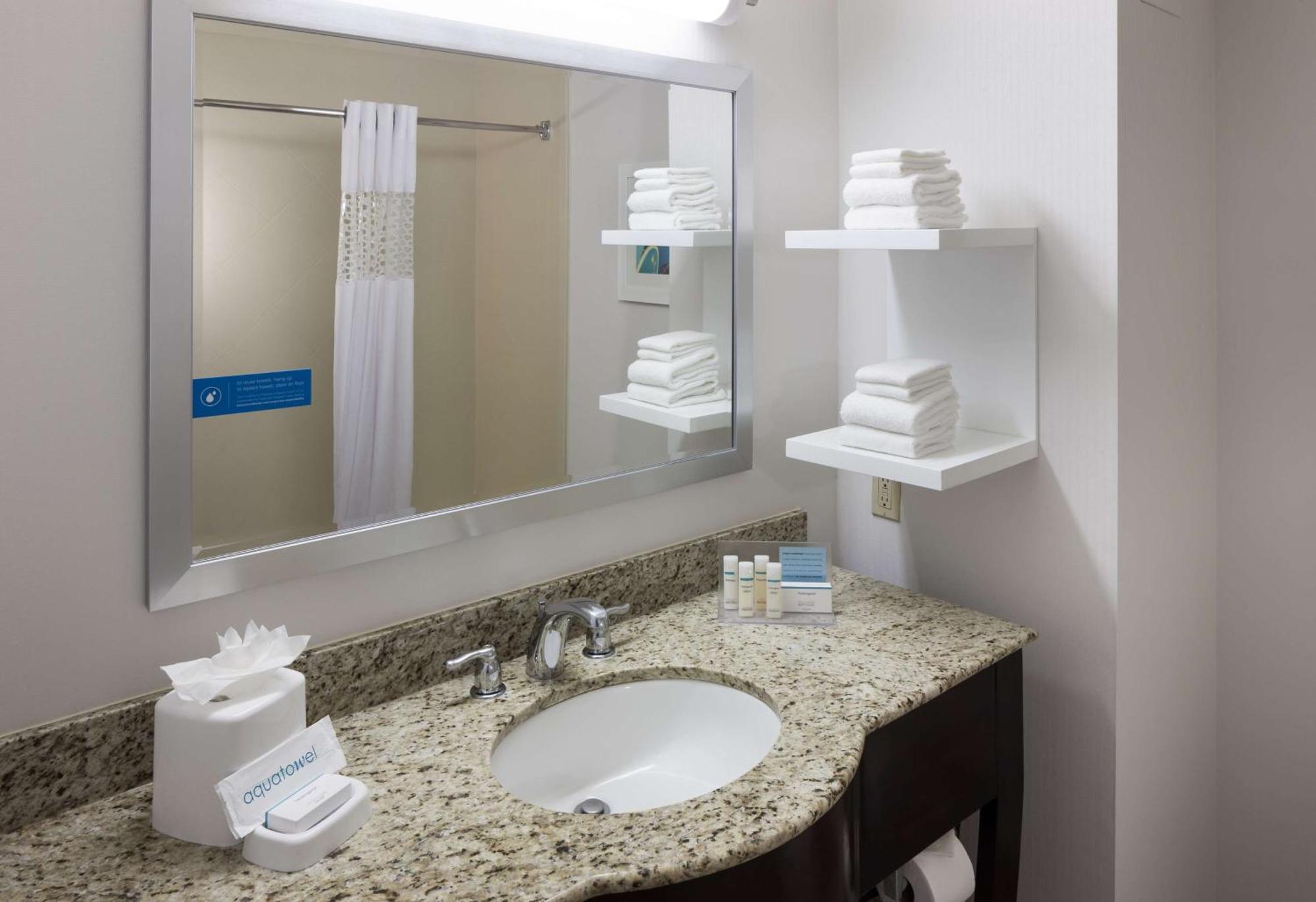 Hampton Inn Los Angeles Orange County סייפרס מראה חיצוני תמונה