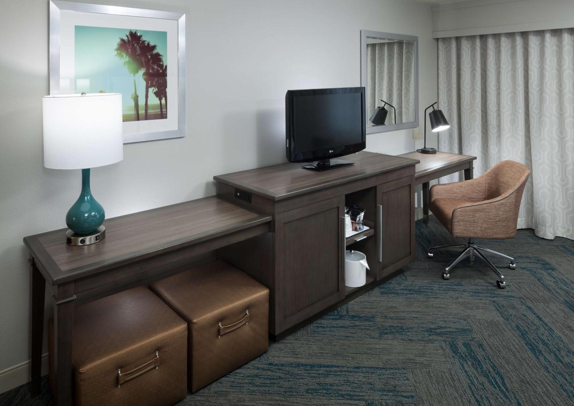Hampton Inn Los Angeles Orange County סייפרס מראה חיצוני תמונה