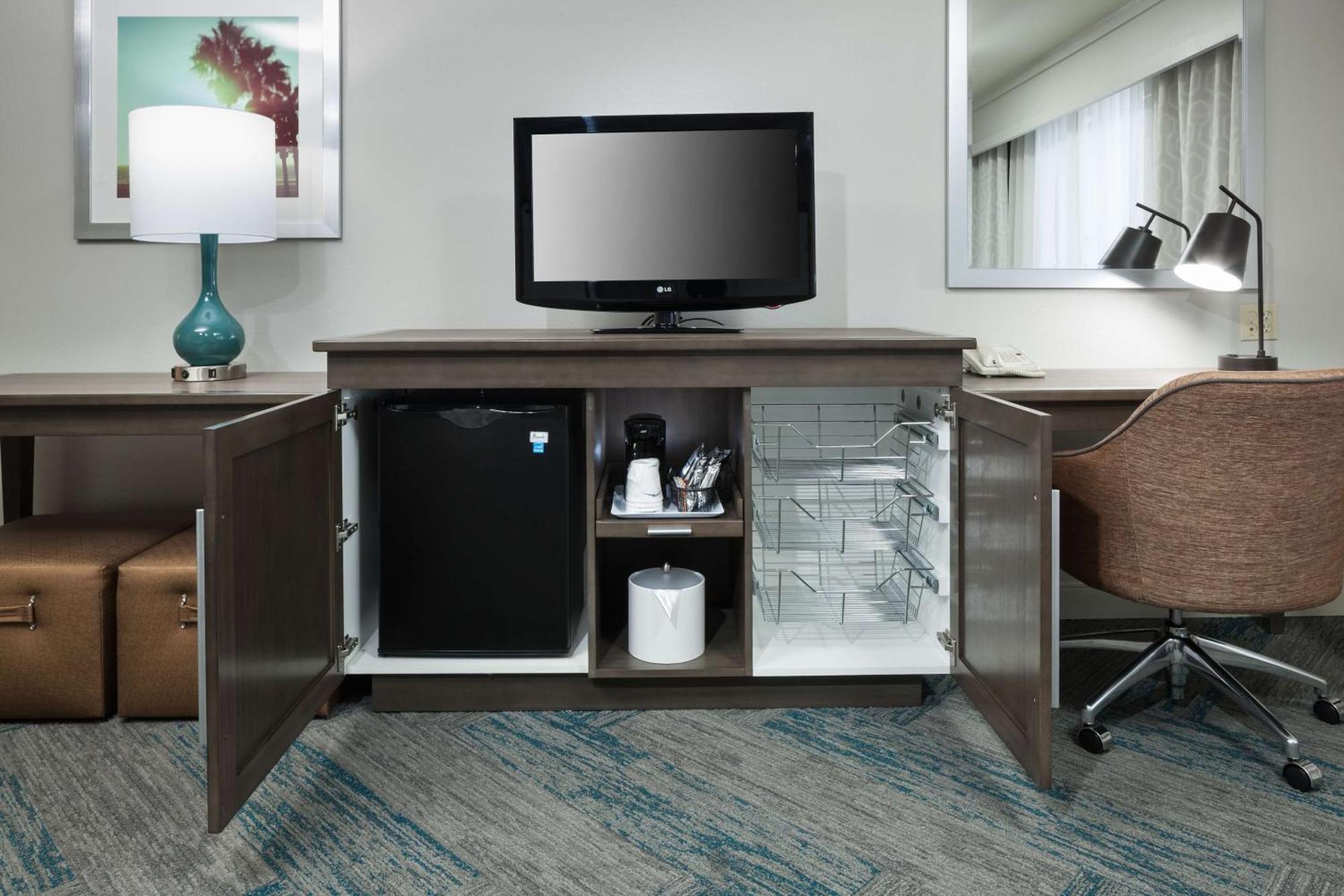 Hampton Inn Los Angeles Orange County סייפרס מראה חיצוני תמונה