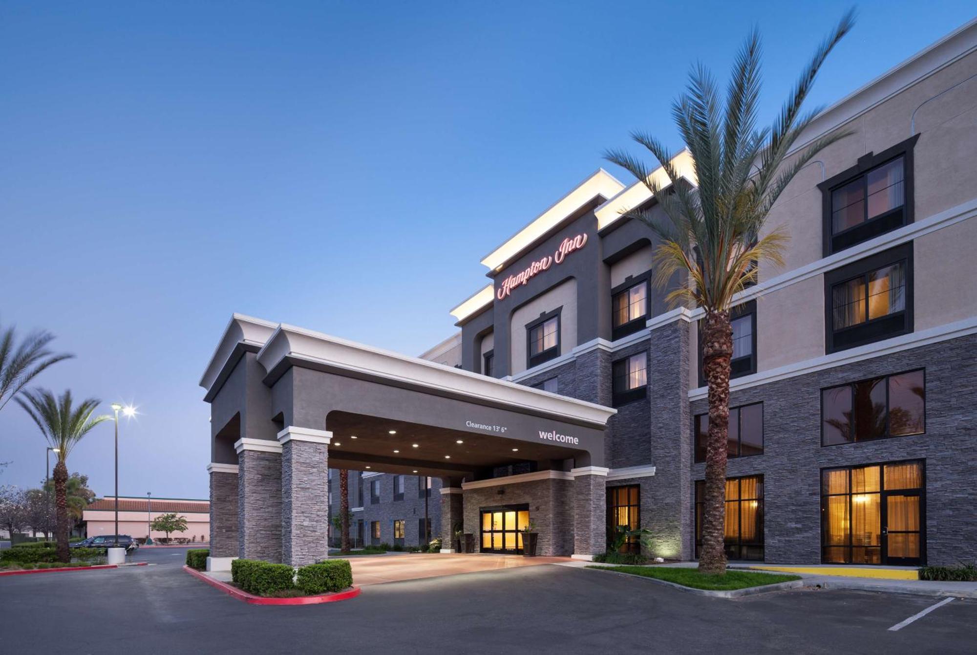 Hampton Inn Los Angeles Orange County סייפרס מראה חיצוני תמונה