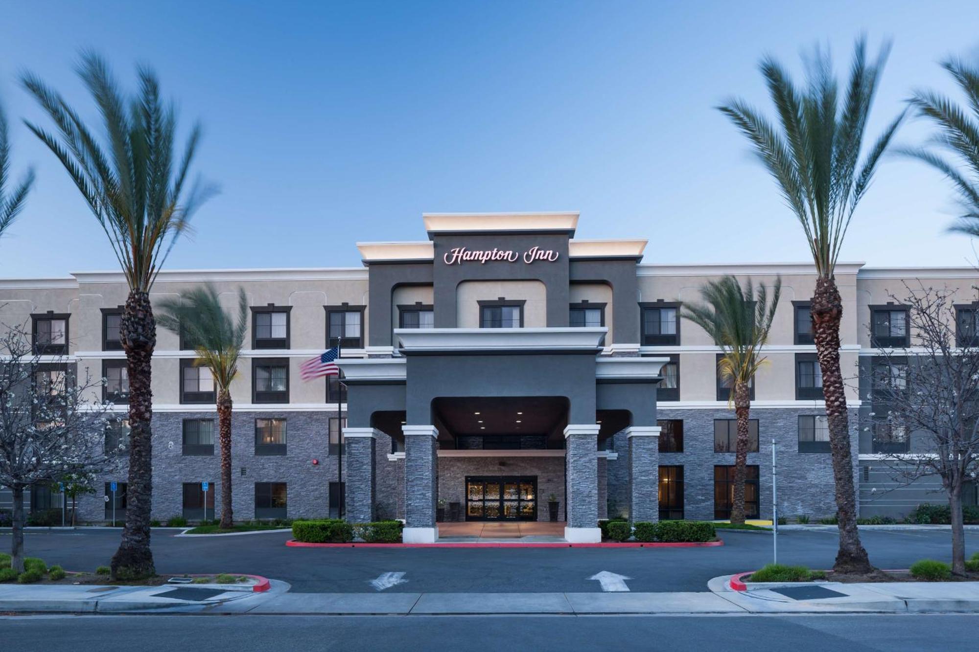 Hampton Inn Los Angeles Orange County סייפרס מראה חיצוני תמונה