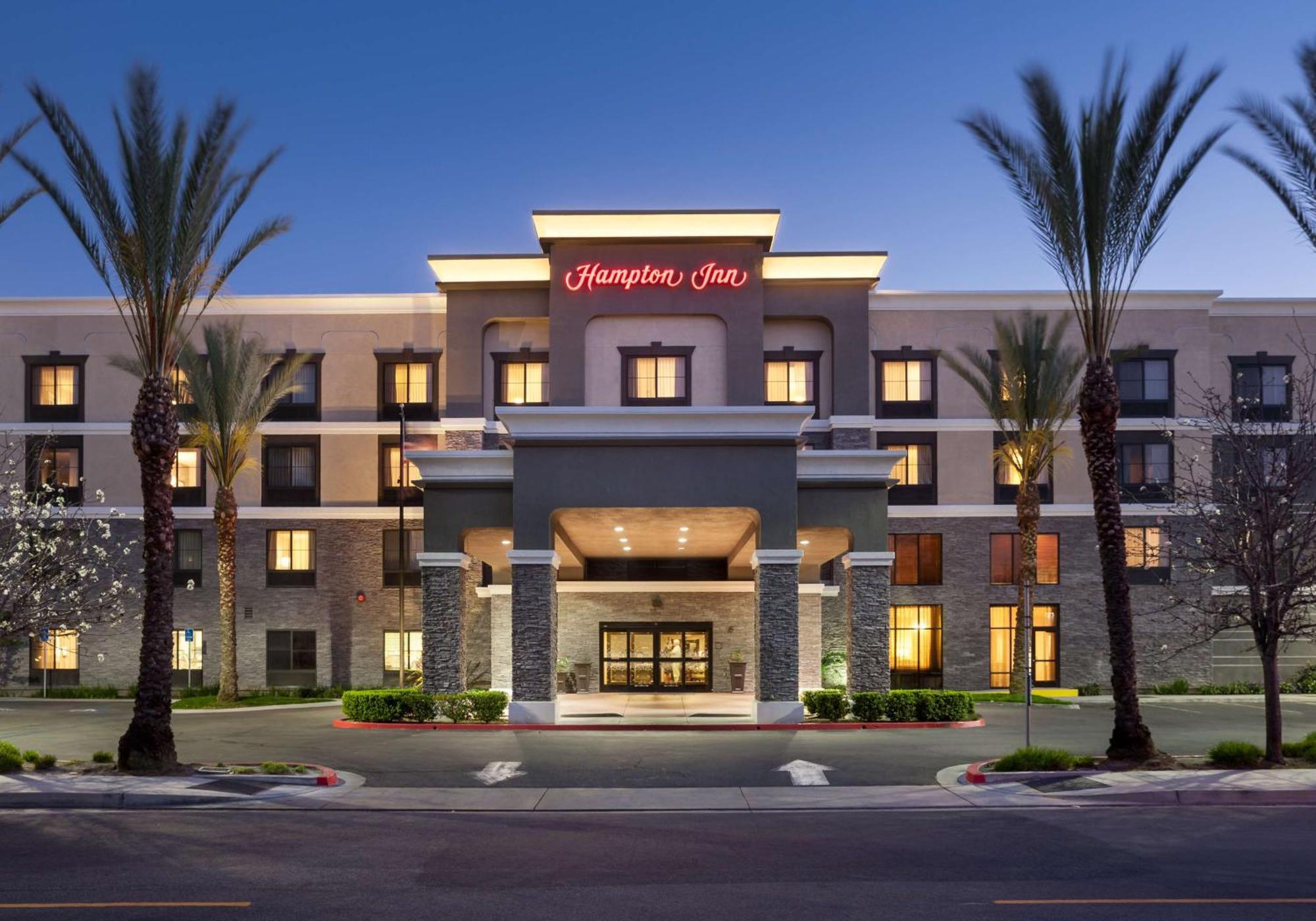 Hampton Inn Los Angeles Orange County סייפרס מראה חיצוני תמונה