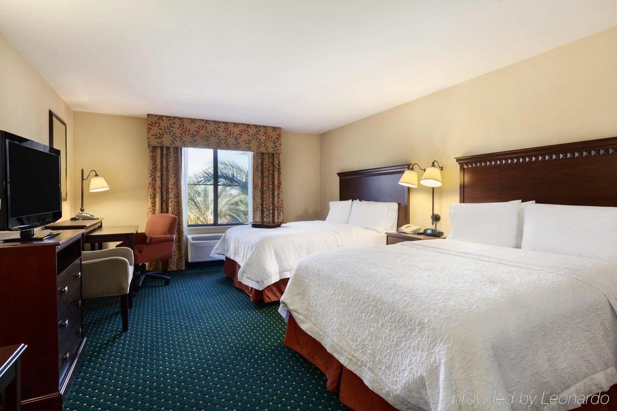 Hampton Inn Los Angeles Orange County סייפרס מראה חיצוני תמונה